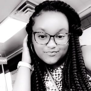 Meet your Posher, Adriana